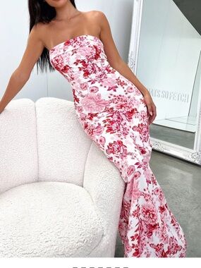 That’s so fetch Pink Charms Floral Strapless dress